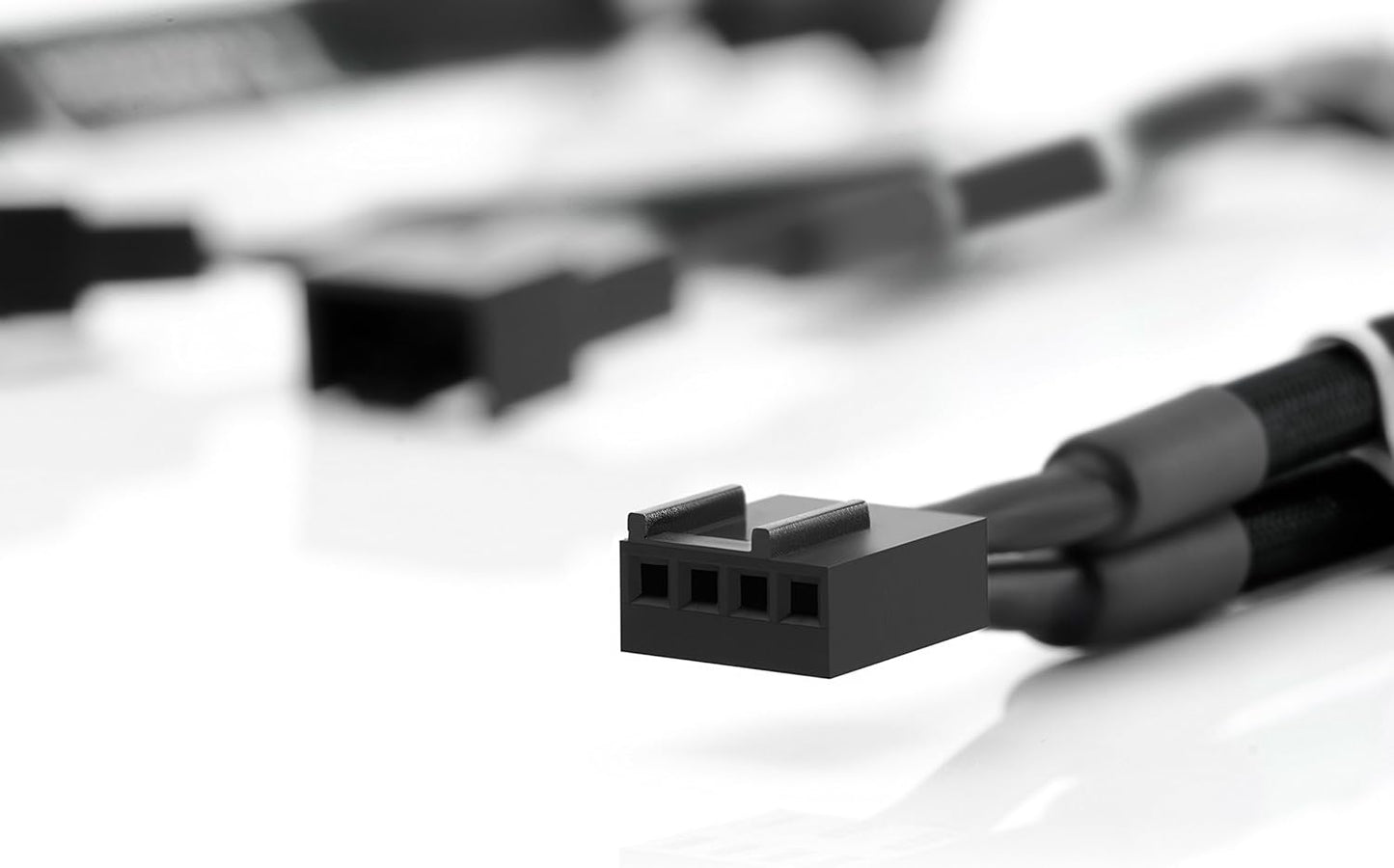 Noctua NA-SYC1 Chromax.Black, 4 Pin Y-Cables for PC Fans (Black)