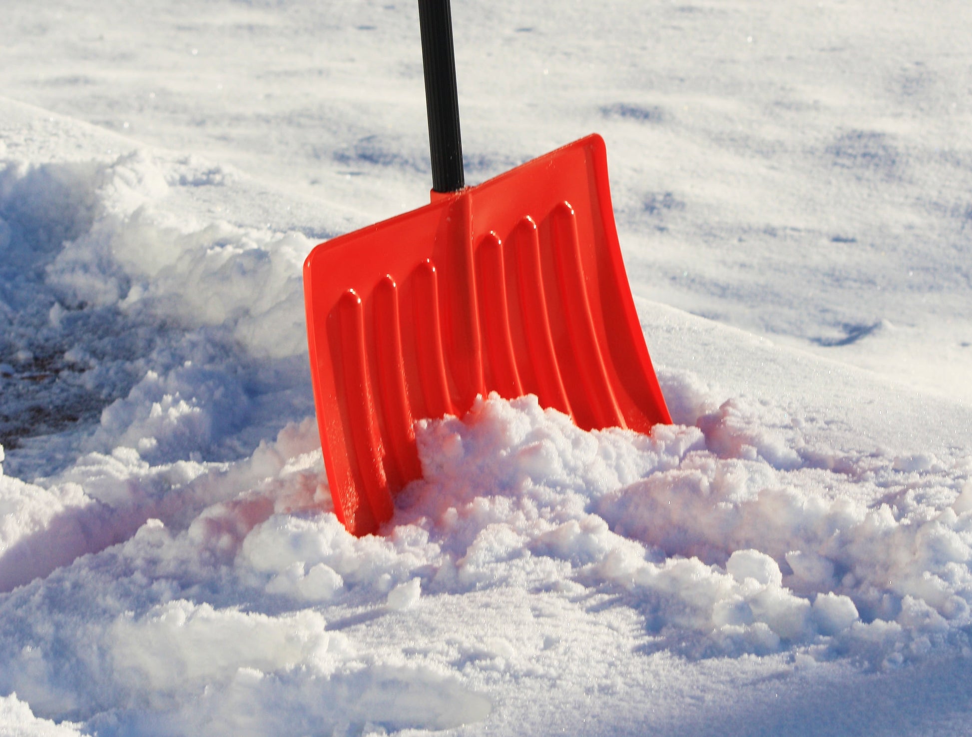Bigfoot 18-Inch Snow Shovel with Metal Handle