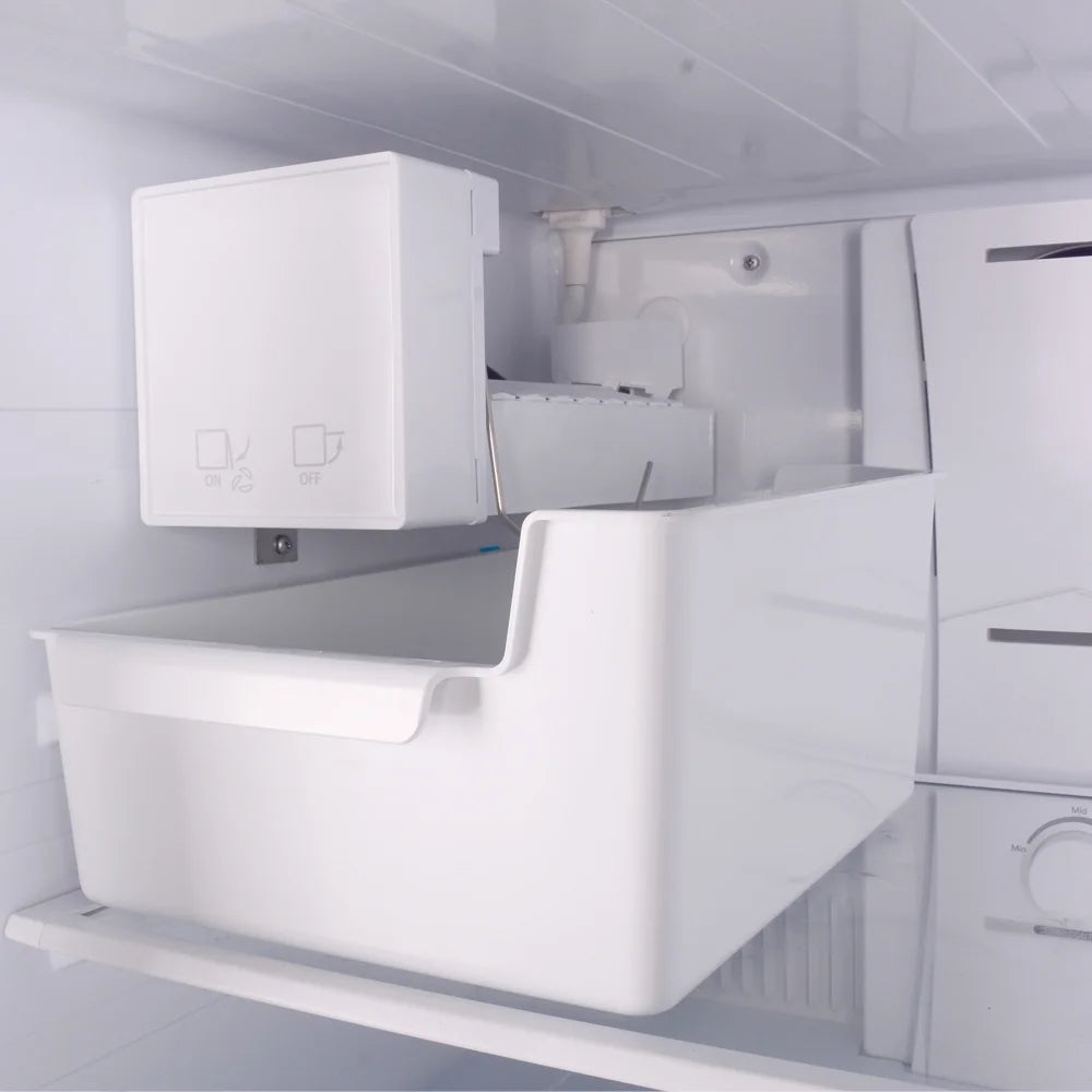 04671332 White Freezer with Ice Maker