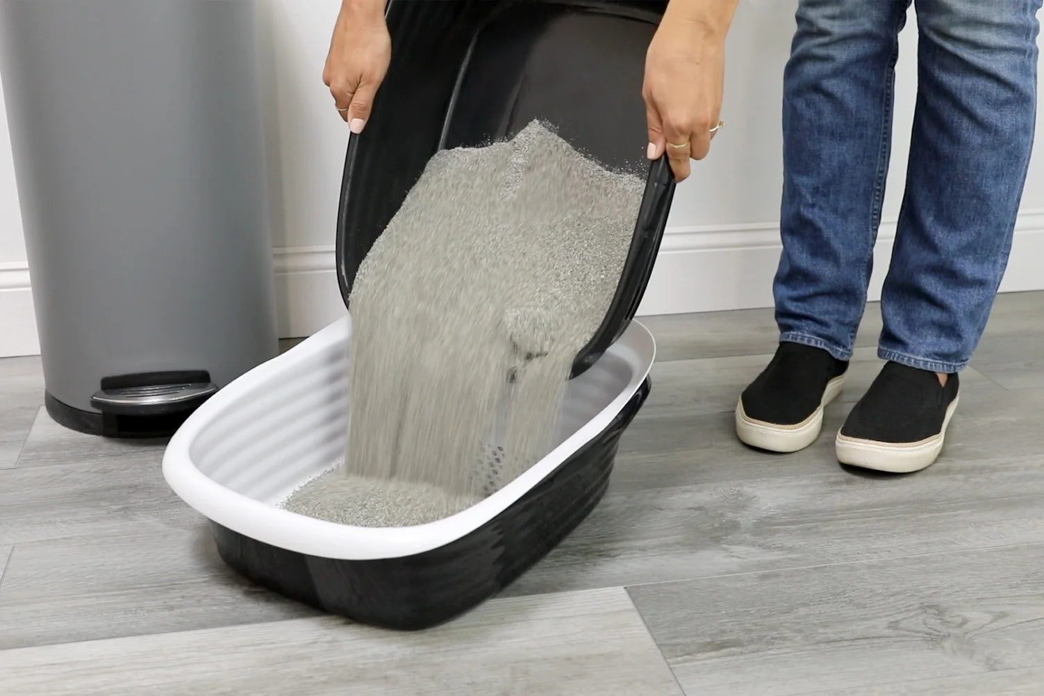 Arm & Hammer Sifting Cat Litter Box, 2 Open Top Plastic Cat Litter Pans and Cat Litter Tray, Large, Black and White