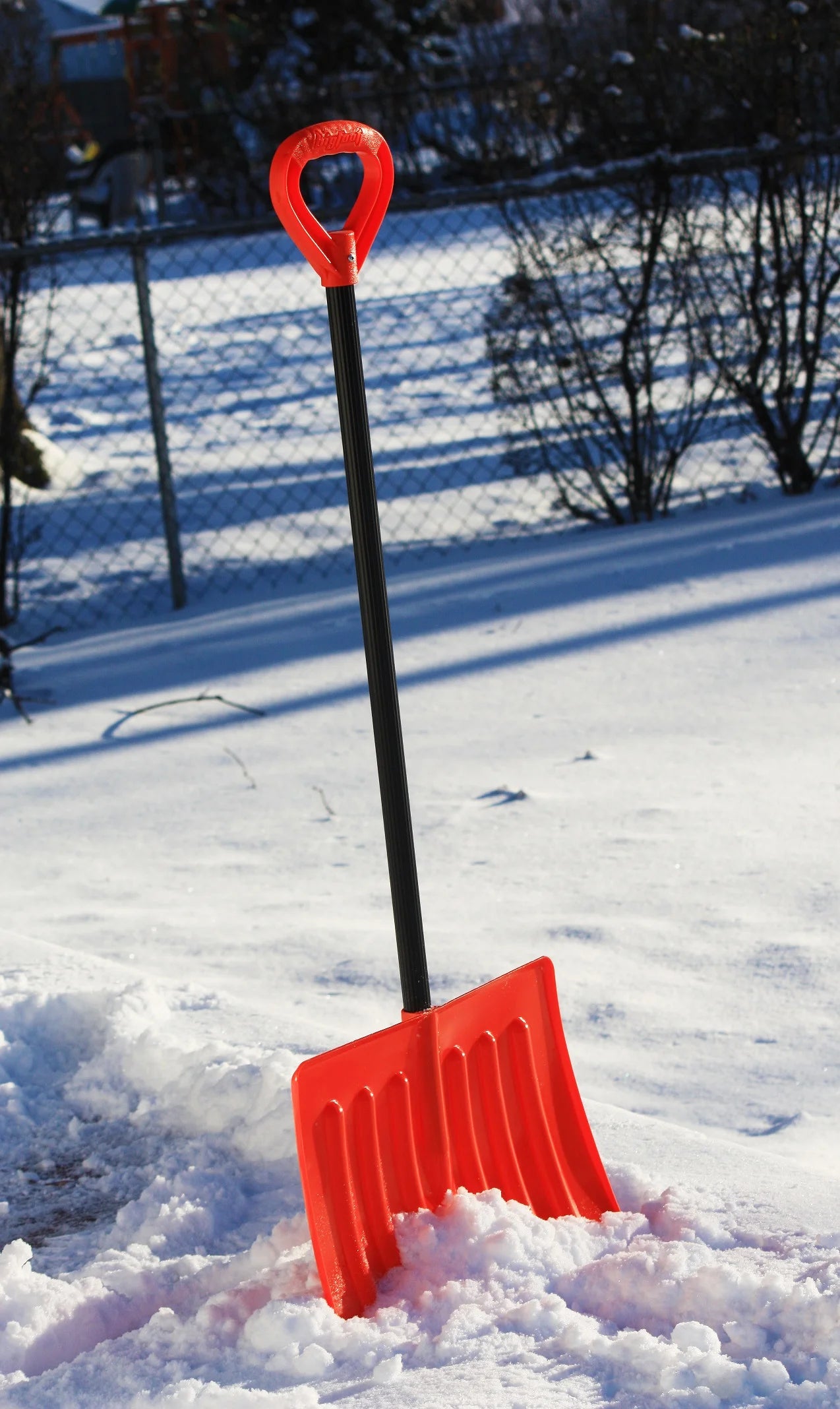 Bigfoot 18-Inch Snow Shovel with Metal Handle